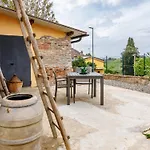 Guesthost - Podere Rural Chic - Garden & Parking
