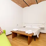 Guesthost - Podere Rural Chic - Garden & Parking