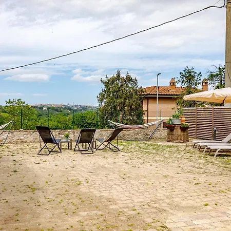 Podere Rural Chic W Private Garden & Parking Apartment