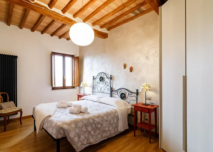 Guesthost - Podere Rural Chic - Garden & Parking