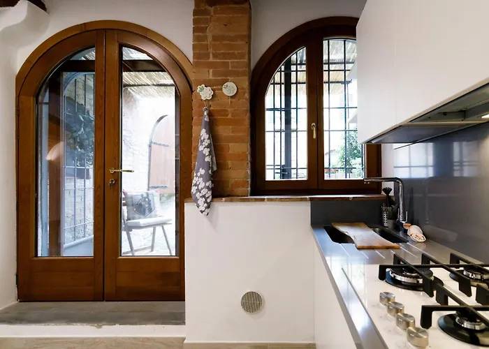 Guesthost - Podere Rural Chic - Garden & Parking Apartment Siena