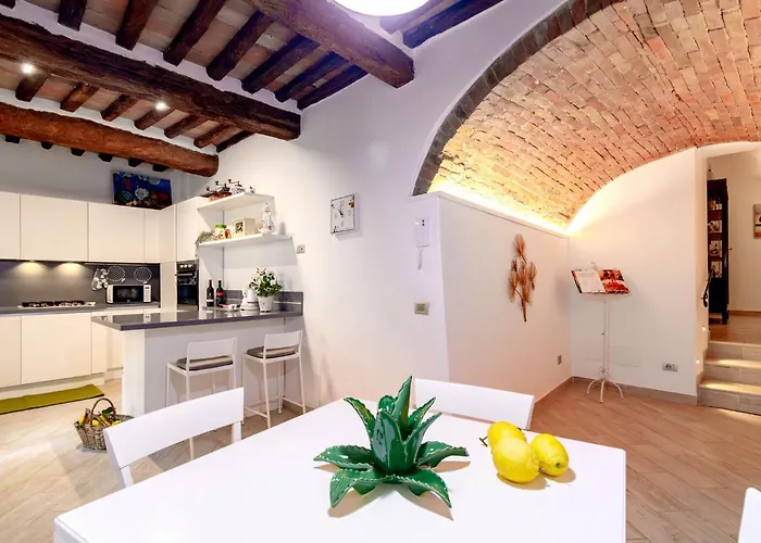 Guesthost - Podere Rural Chic - Garden & Parking