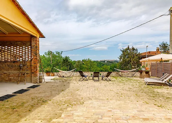 Guesthost - Podere Rural Chic - Garden & Parking 아파트 시에나