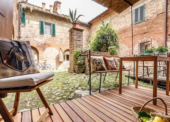 Guesthost - Podere Rural Chic - Garden & Parking Apartment