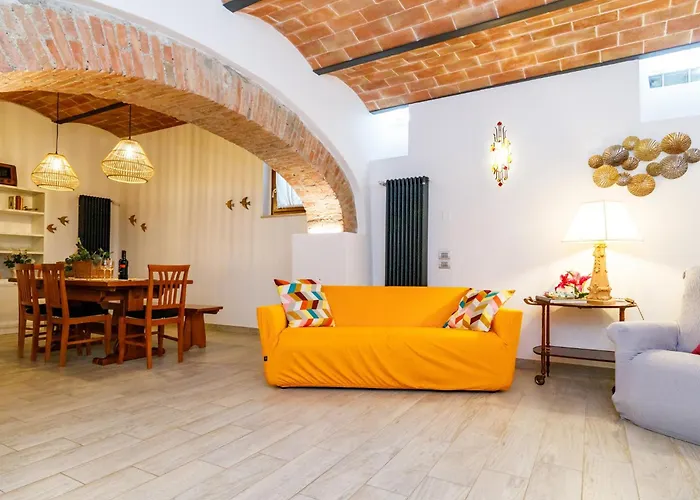 Апартаменти Guesthost - Podere Rural Chic - Garden & Parking Сієна