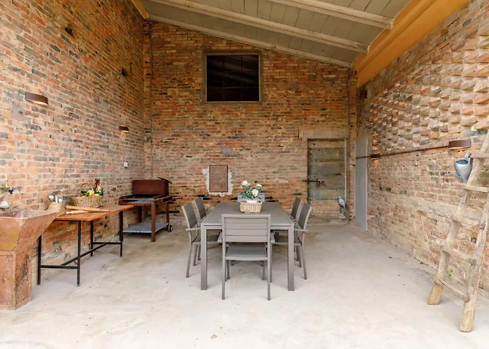 Guesthost - Podere Rural Chic - Garden & Parking Апартаменти Сієна