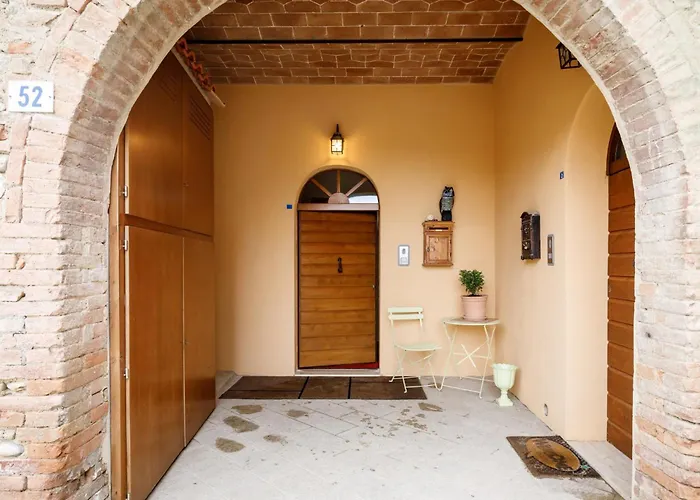 Guesthost - Podere Rural Chic - Garden & Parking Сієна