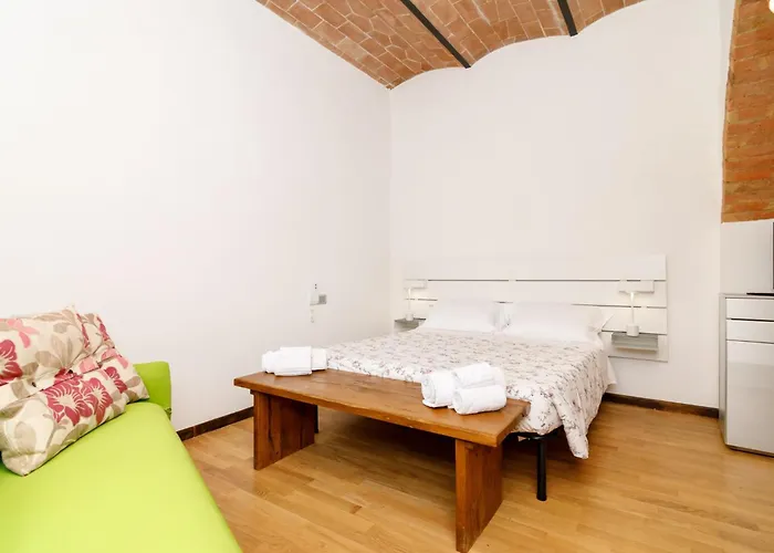 Guesthost - Podere Rural Chic - Garden & Parking