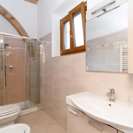 Podere Rural Chic W Private Garden & Parking 公寓