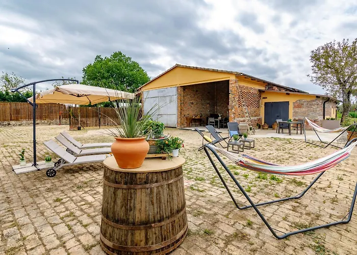 Guesthost - Podere Rural Chic - Garden & Parking * シエーナ