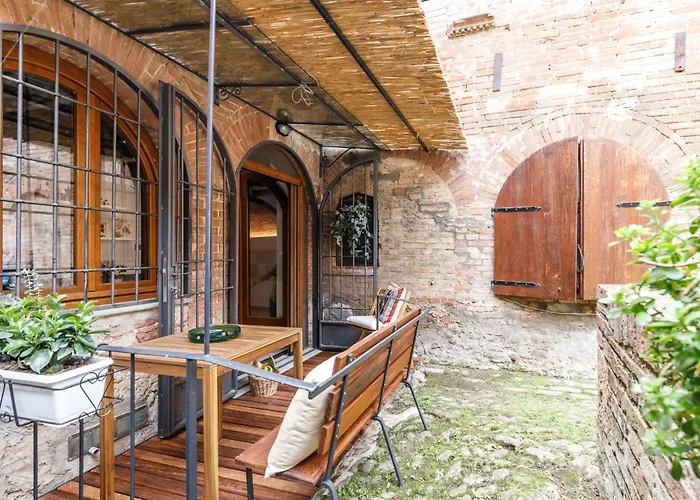 Guesthost - Podere Rural Chic - Garden & Parking * シエーナ